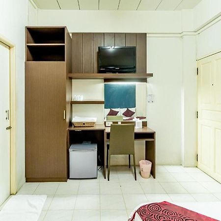 Riski Residencia Bangkok Exterior foto