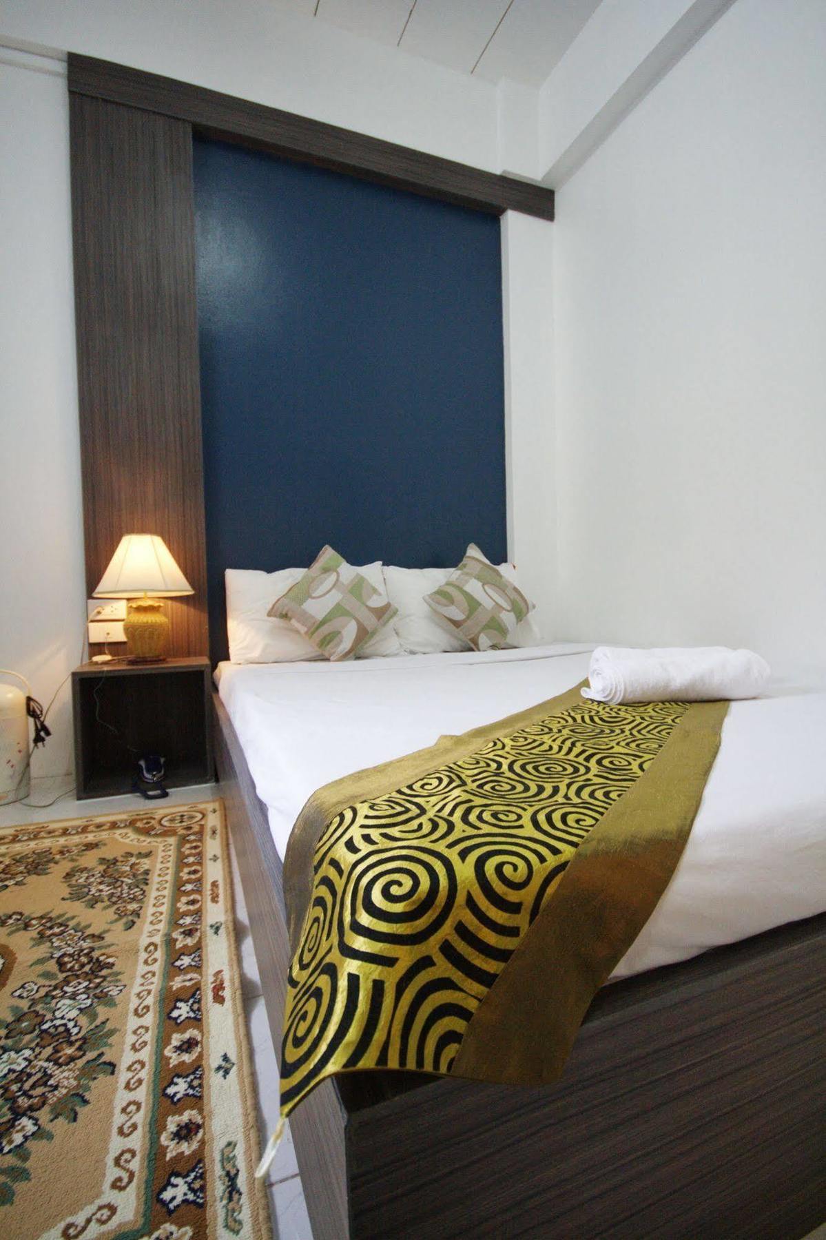 Riski Residencia Bangkok Exterior foto