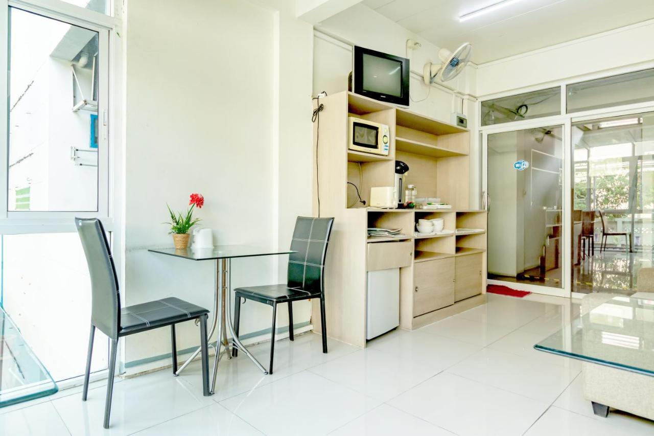 Riski Residencia Bangkok Exterior foto
